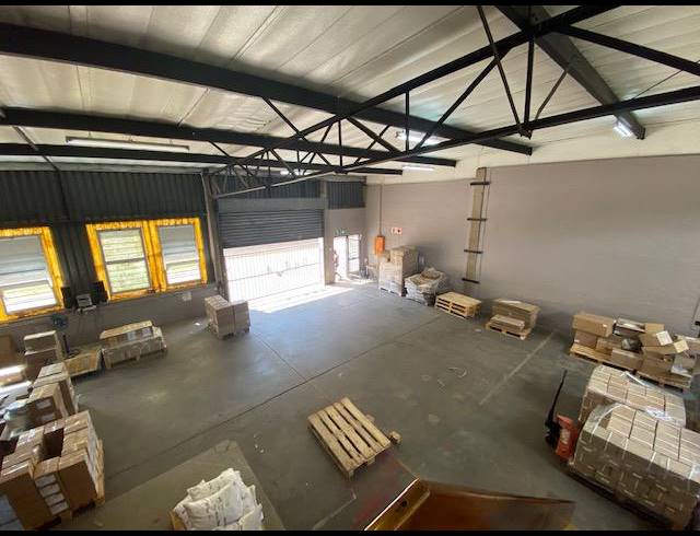 210M² WAREHOUSE TO LET IN BRIARDENE